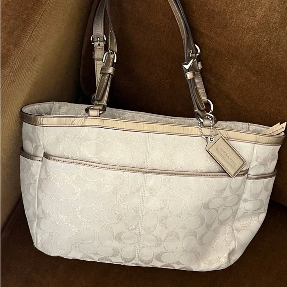 Coach Beige Signature Pattern Bag - Picture 5 of 6